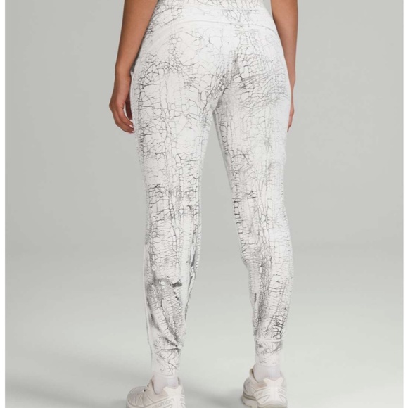 Lululemon Warm Down Jogger *7/8 Length Thread Dye White Black - Picture 4 of 9